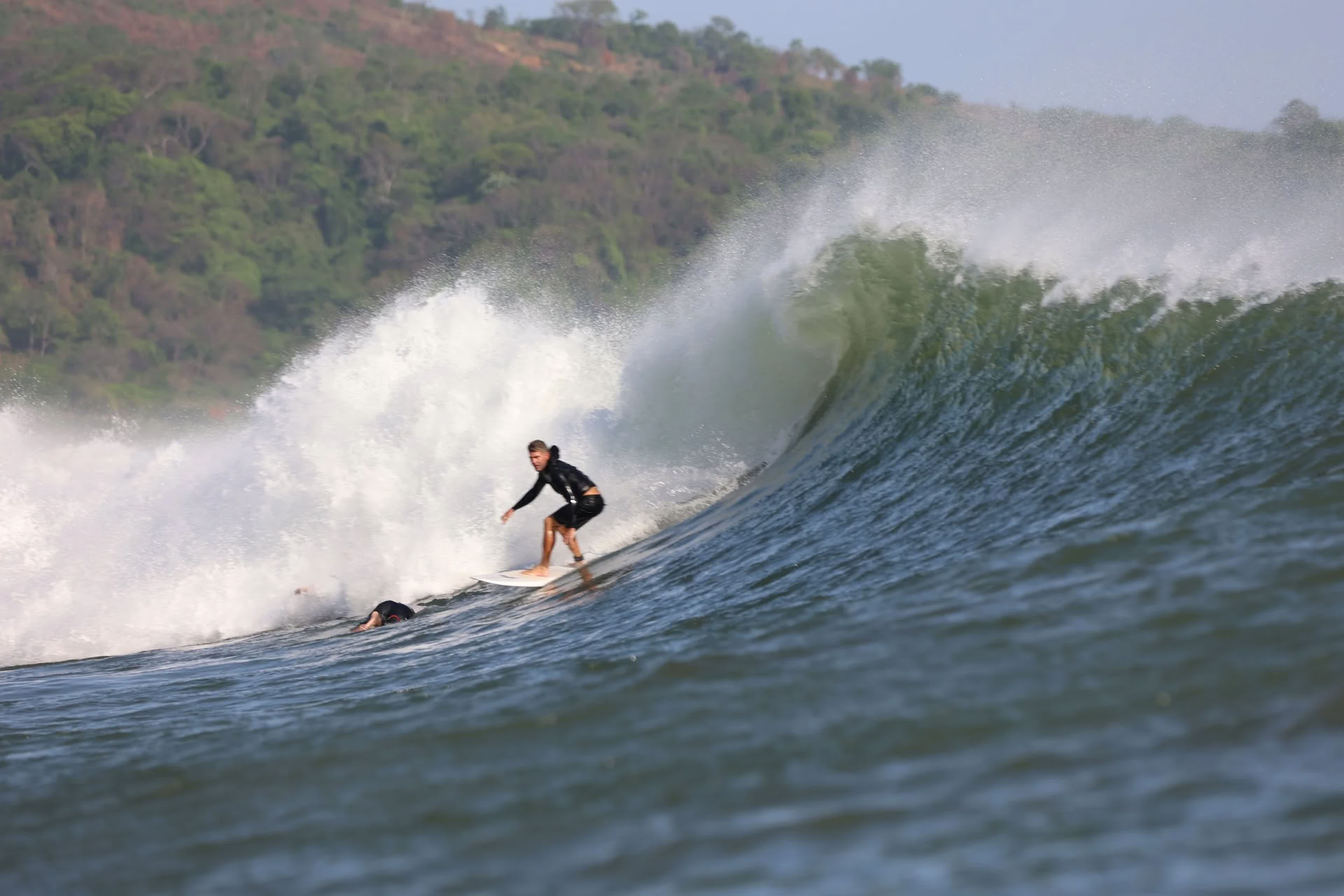 Forfait surf tout compris pour surfeurs intermédiaires et avancés