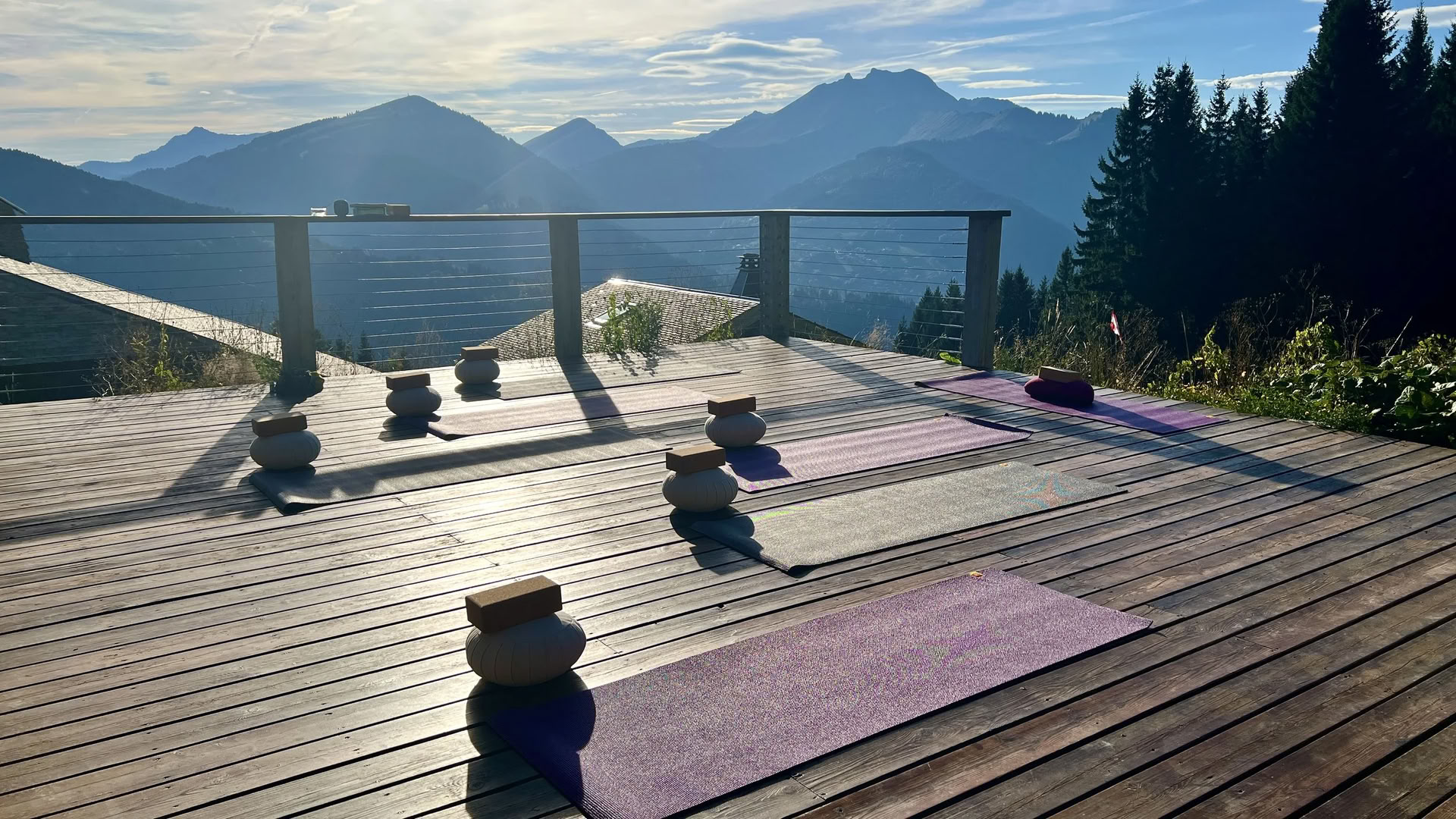 Retraite de retour à la maison : retraite de pleine conscience, de yoga et de randonnée dans les Alpes françaises