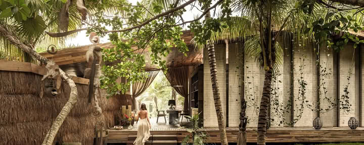 Massage aux compresses d’herbes