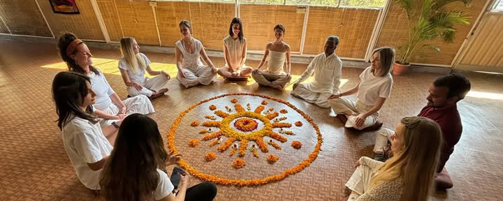 Formation de professeur de yoga de 100 heures à Rishikesh