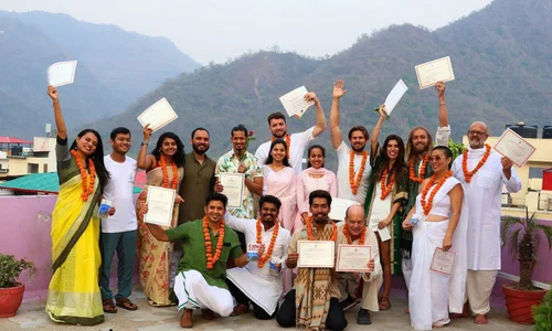 Formation de professeur de yoga de 100 heures