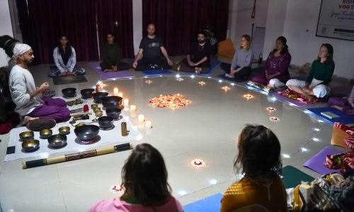 Formation de professeur de yoga de 100 heures