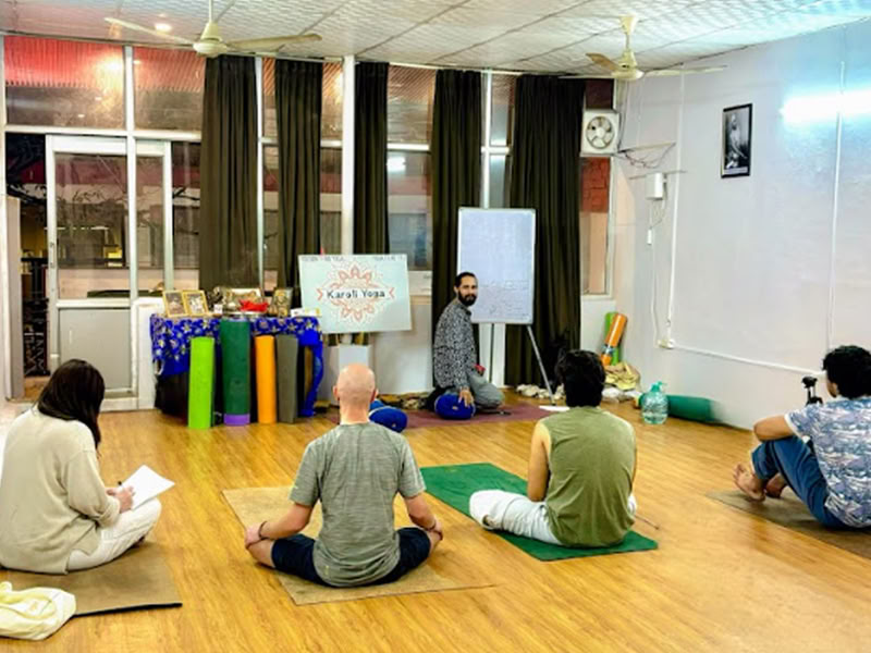 Formation de professeur de yoga de 300 heures