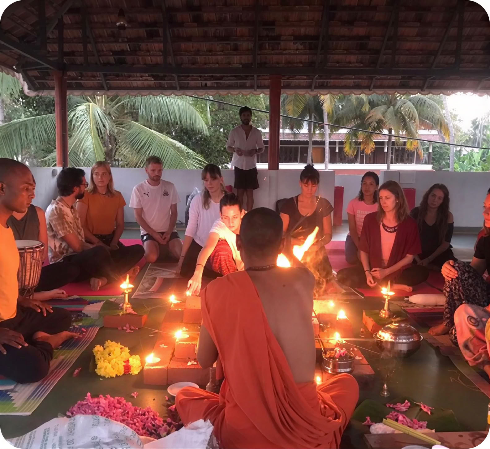Formation de professeur de yoga de 200 heures sur 21 jours au Kerala
