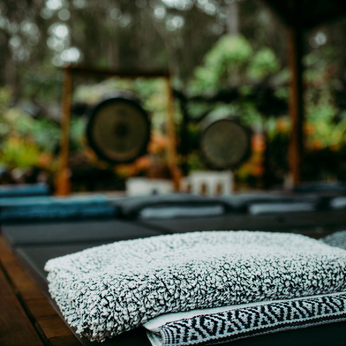 Yoga de la nouvelle lune, création de bijoux en cristal et voyage de bain sonore