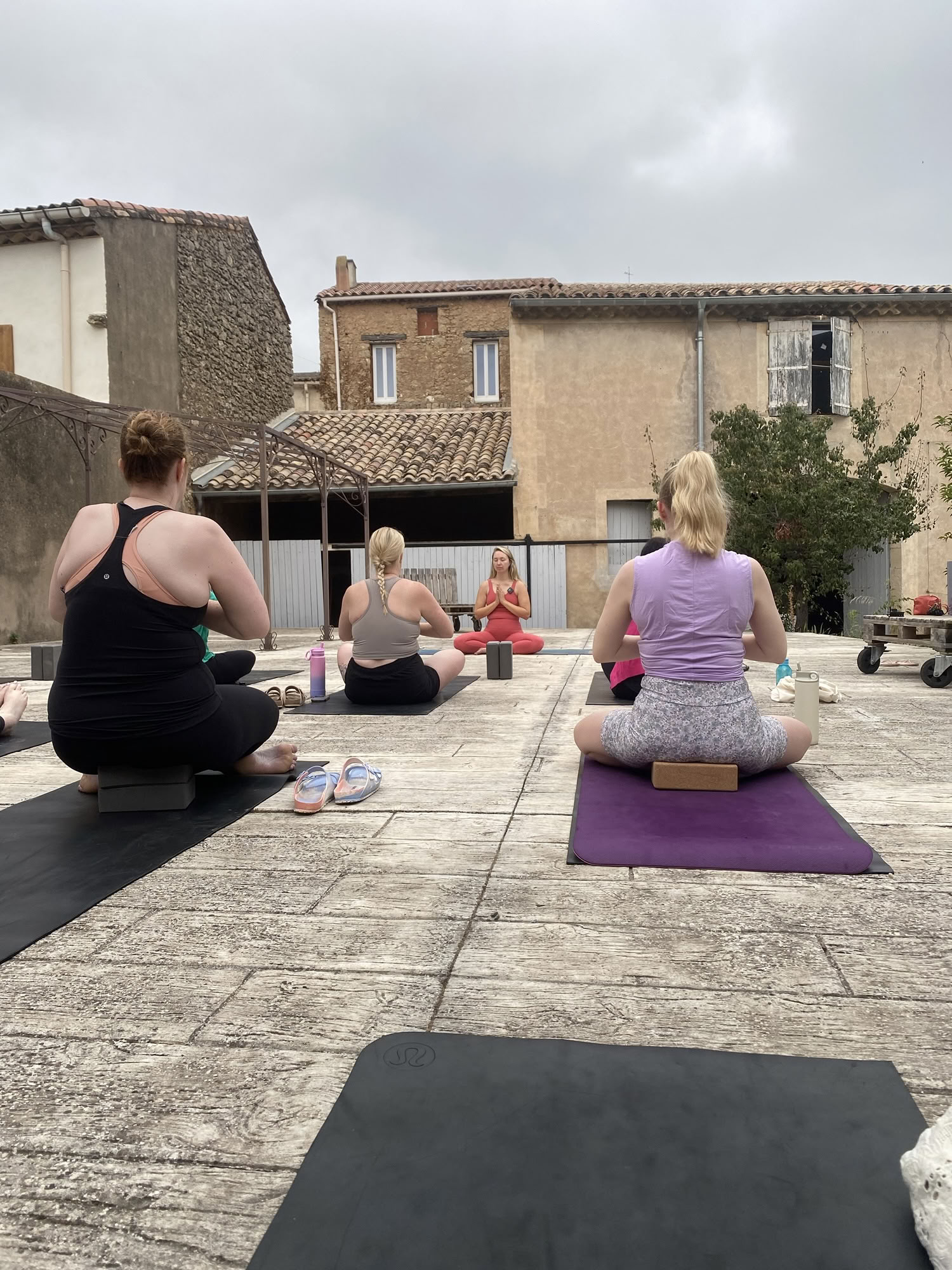 Réveillez votre rayonnement intérieur : retraite de yoga et de méditation dans le sud de la France
