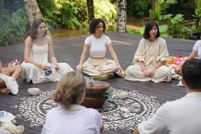 Formation de professeur de yoga aérien de 7 jours à Bali