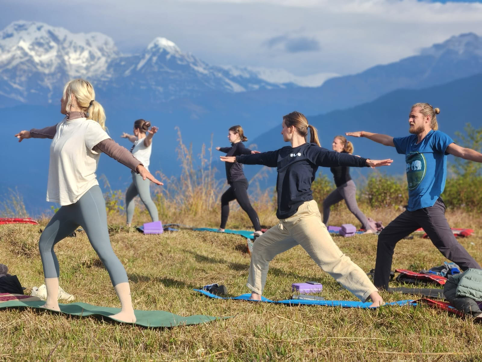 Cours de formation de professeurs de yoga avec vue sur l’Himalaya