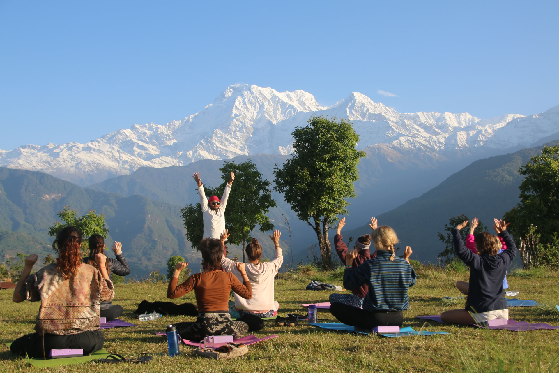 Cours de formation de professeurs de yoga avec vue sur l’Himalaya