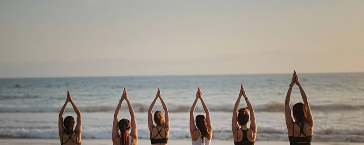 Voyage de yoga vers la plage secrète