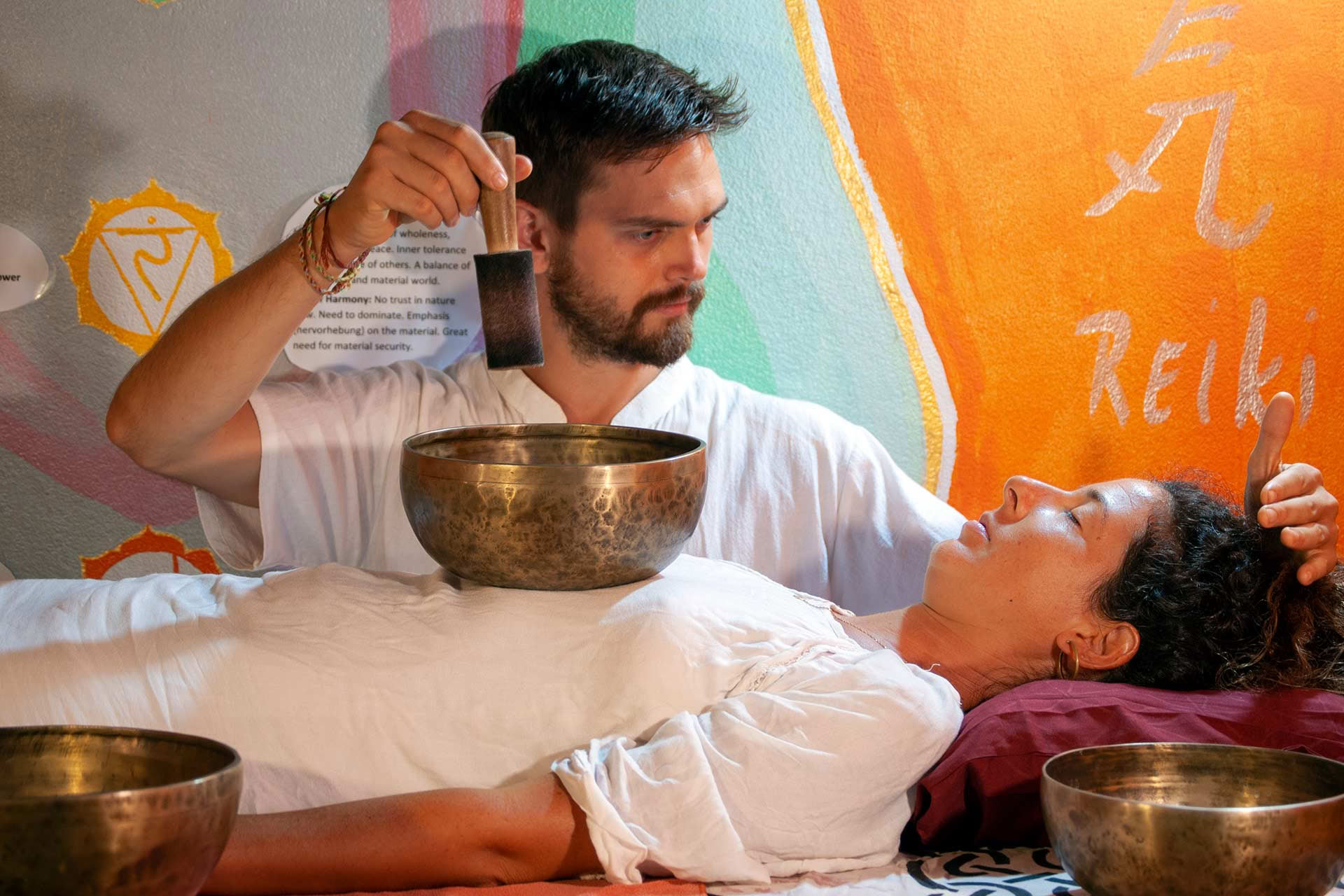 Méditation de guérison par le son avec bols chantants en Thaïlande, à Krabi