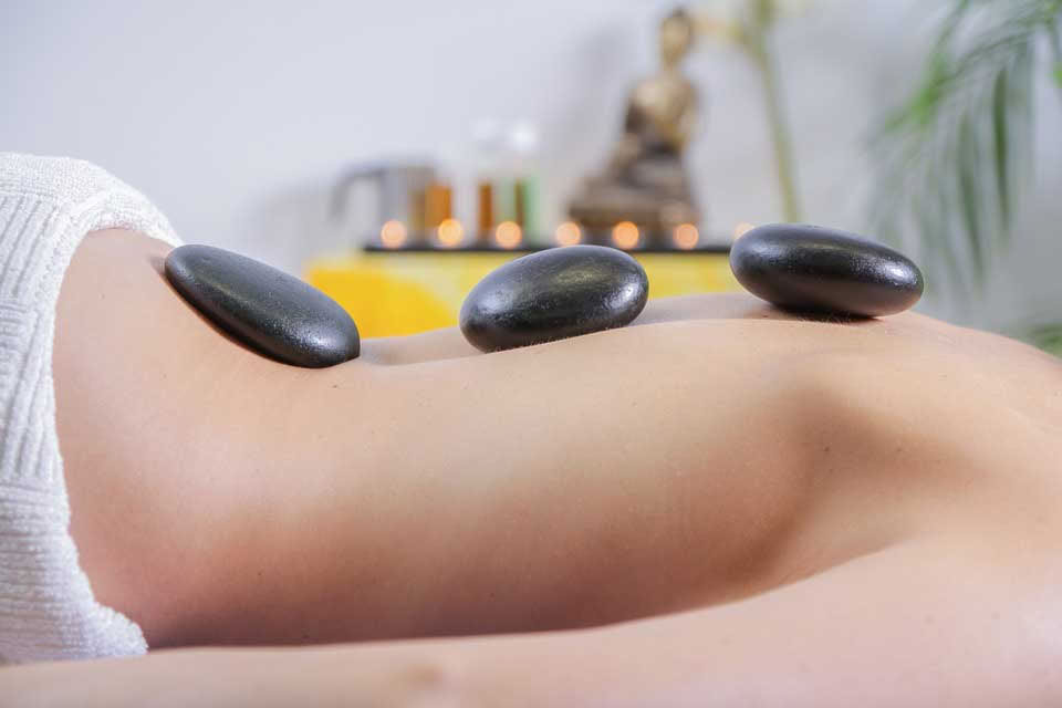 Massage aux pierres chaudes