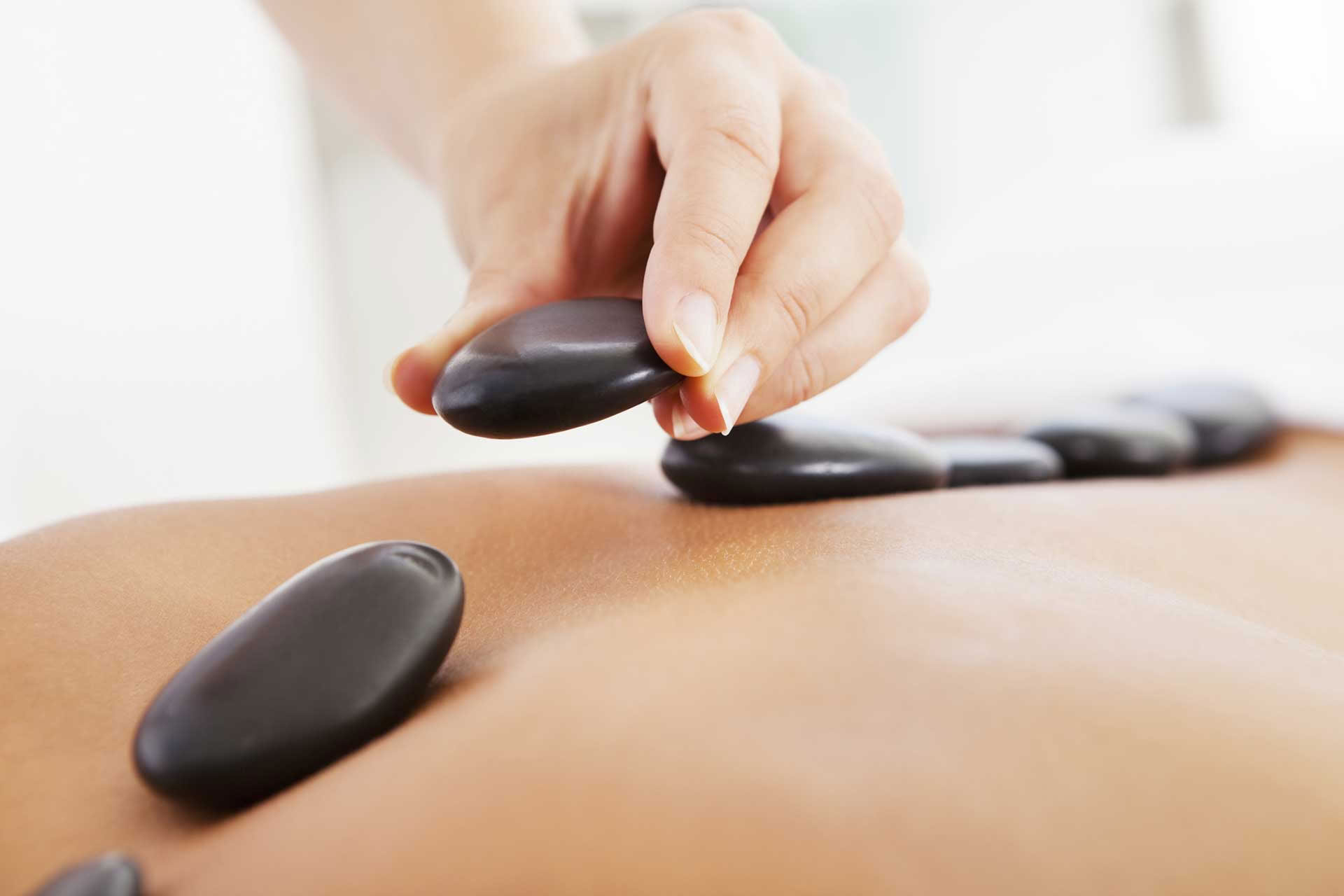 Massage aux pierres chaudes