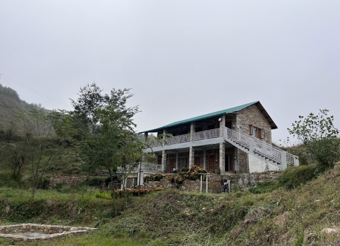 Retraite de 4 jours de silence au bord de la rivière himalayenne à Almora