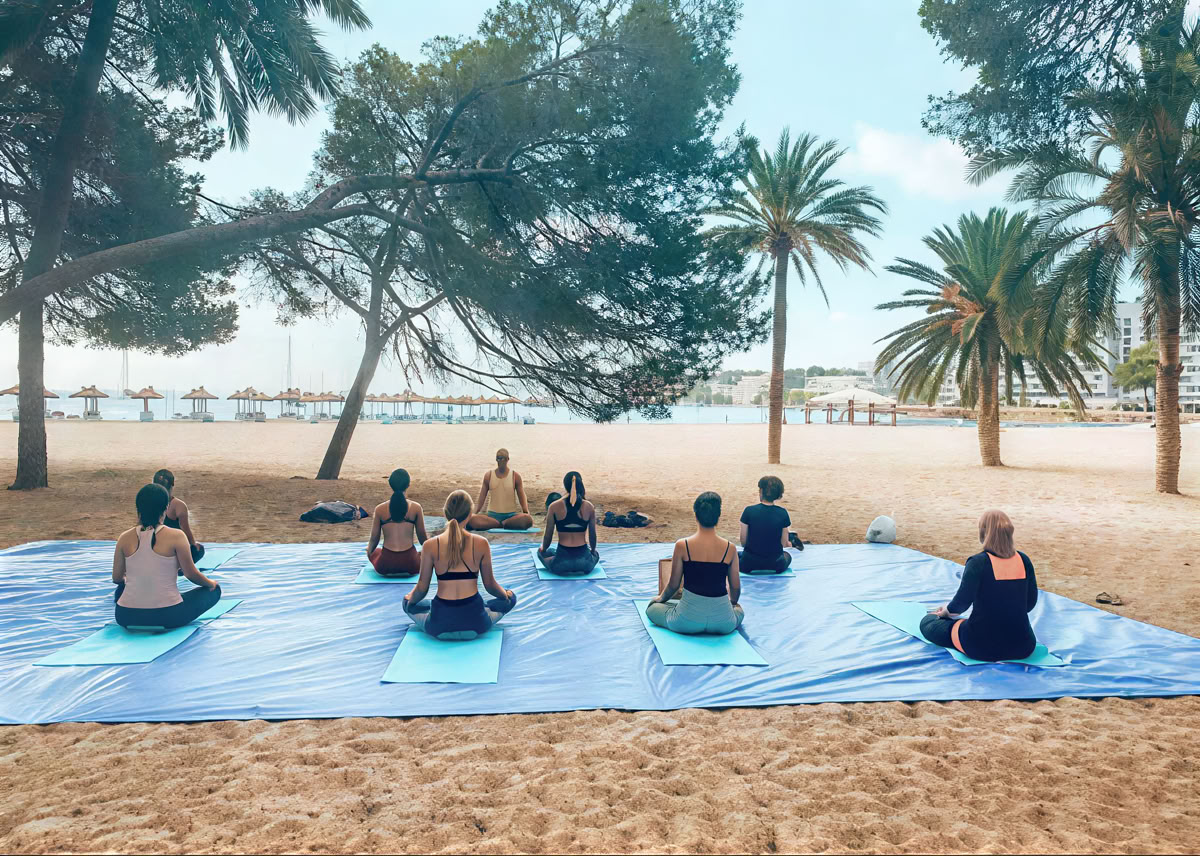 Yoga sur la plage