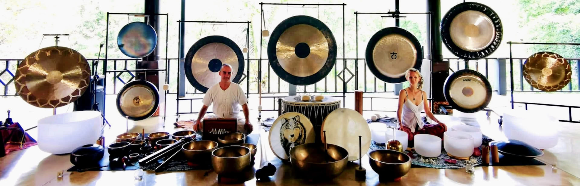 Formation de professeur de yoga holistique et de thérapie par le son de 200 heures
