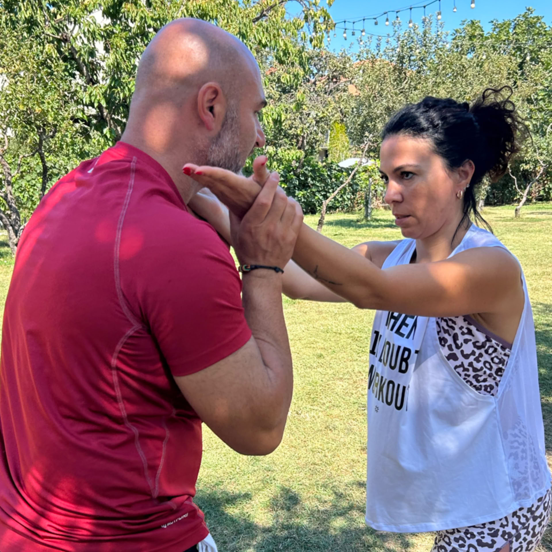Trouvez votre force : yoga et autodéfense au lac d’Ohrid