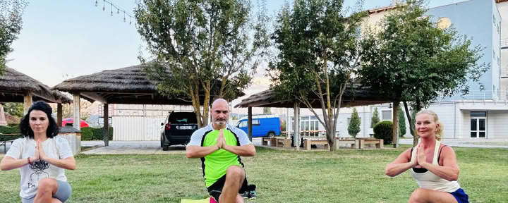 Trouvez votre force : yoga et autodéfense au lac d’Ohrid