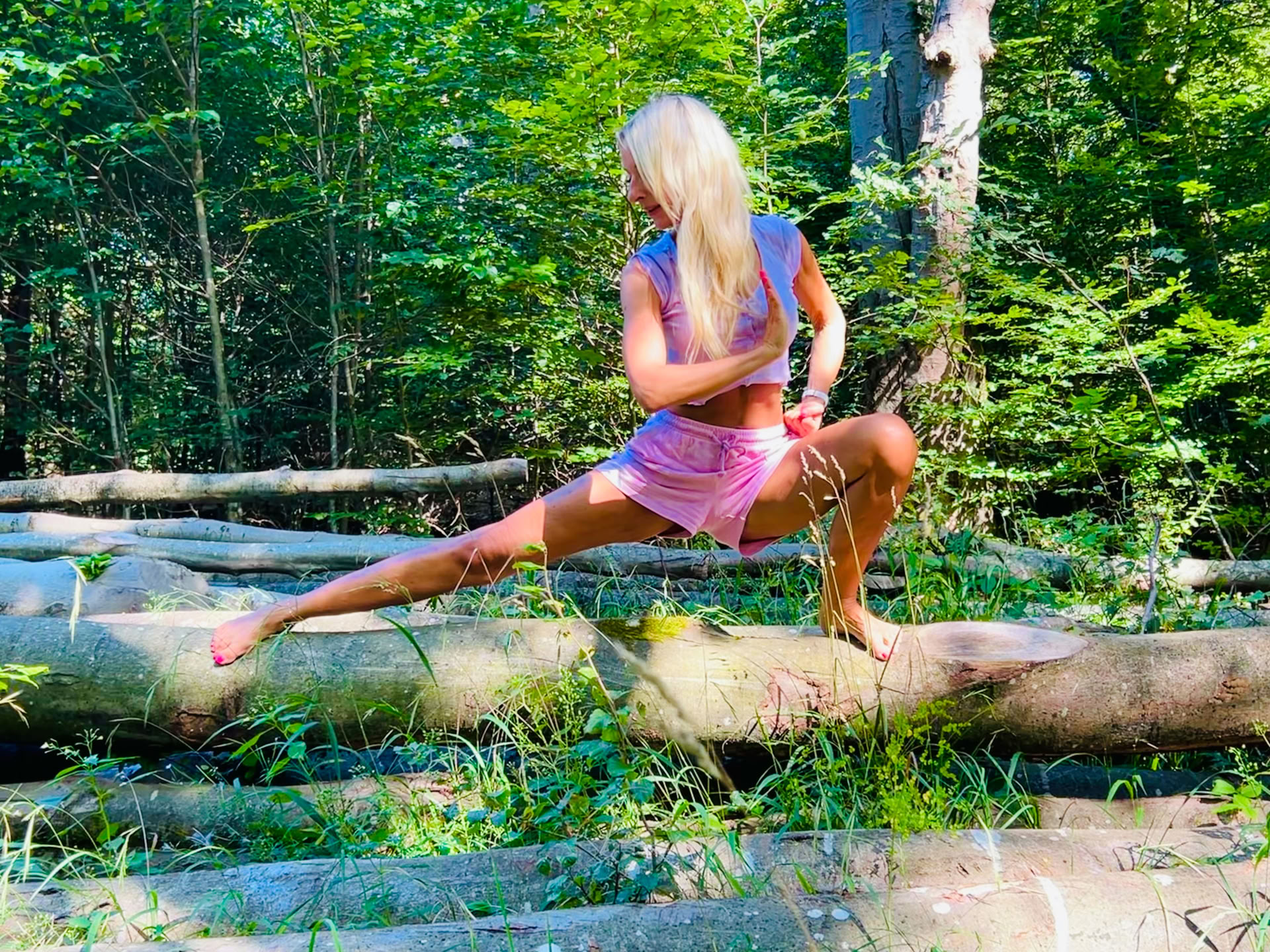 Ancrée dans la nature : une retraite de yoga et de Qi Gong sous les arbres