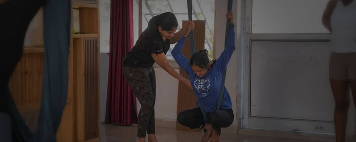 Formation de professeur de yoga aérien – du 25 février au 28 février 2027