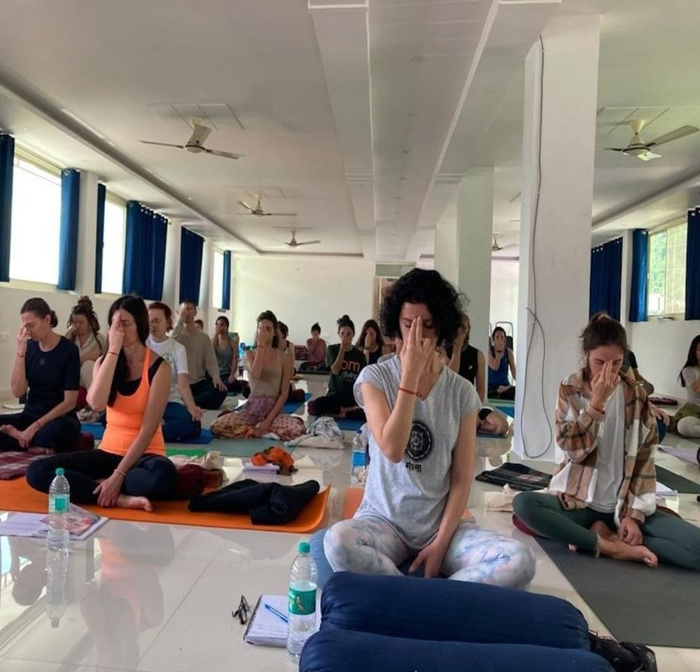 Formation de professeur de yoga de 100 heures
