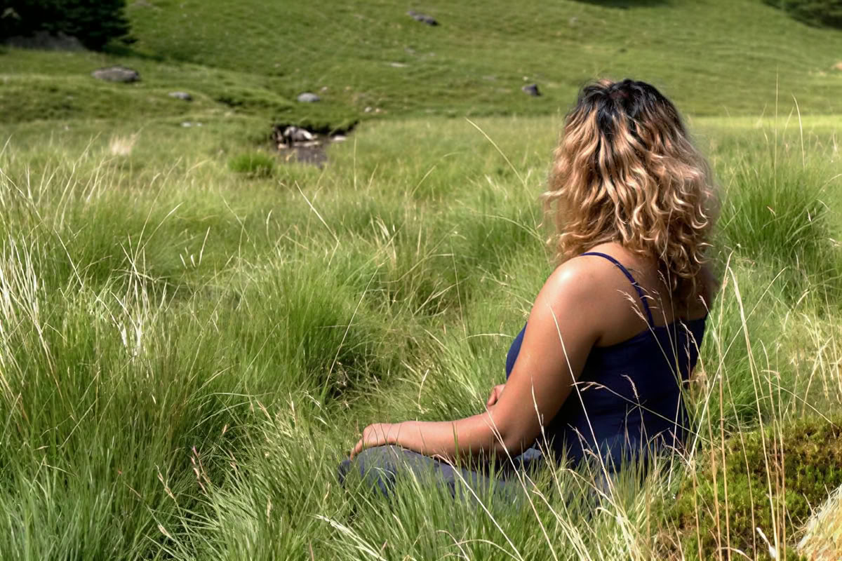 yoga, mouvement incarné et méditation