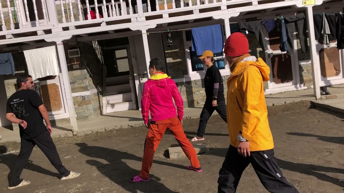 Immersion profonde de yoga au Népal