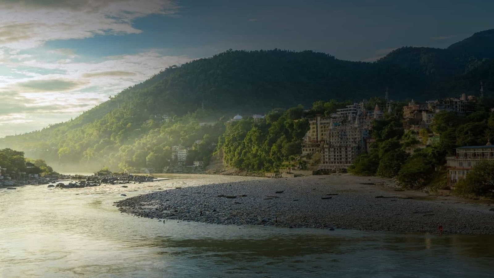 Drishti Yoga School - Meilleure école de formation de professeurs de yoga à Rishikesh