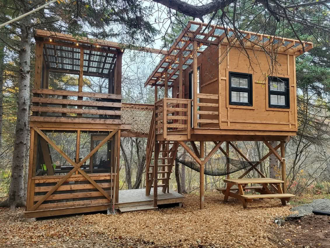 Hébergement de luxe en dôme au bord du ruisseau