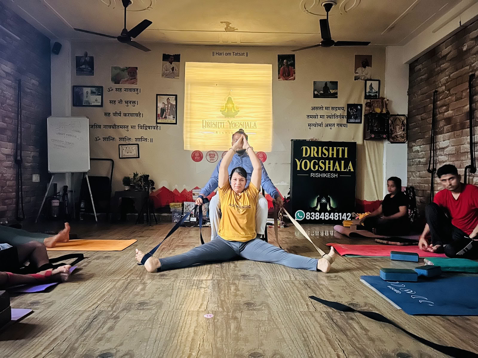 Drishti Yogshala Rishikesh ( école de yoga )