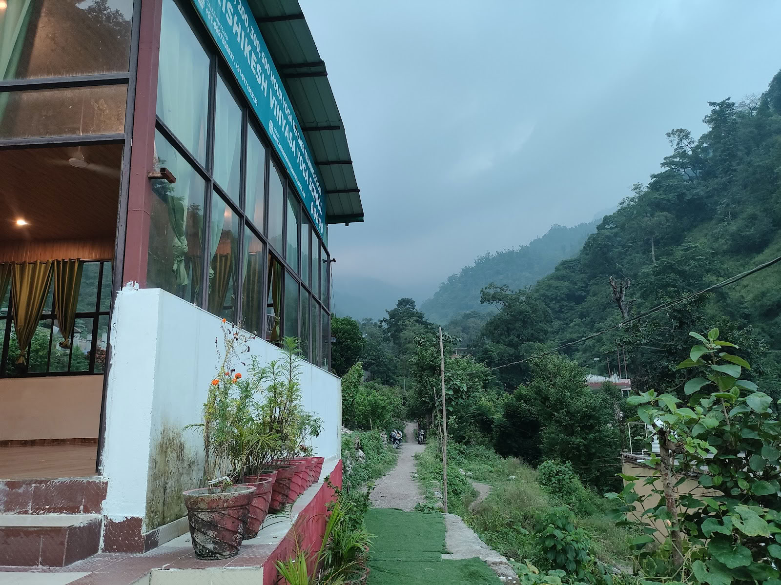 École de yoga Vinyasa de Rishikesh - formation de professeurs de yoga à Rishikesh, Inde