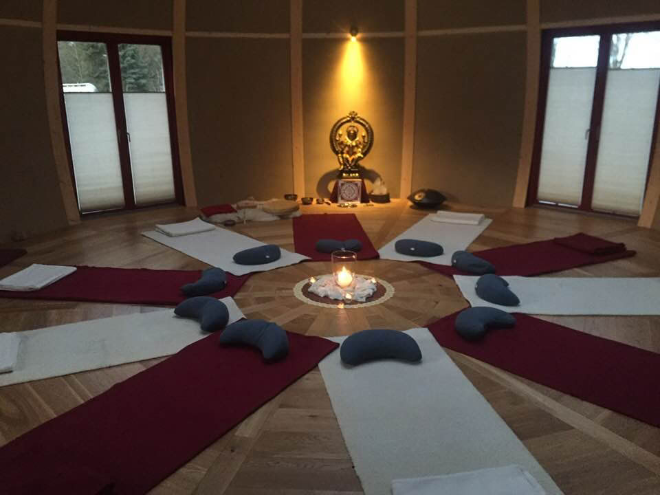 Yogini Dome - Espace sonore du silence / retraite, yoga et méditation