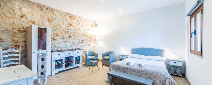 studio rustique avec terrasse privée
