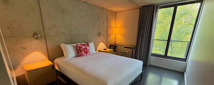 Chambre privée avec salle de bain dans l’annexe