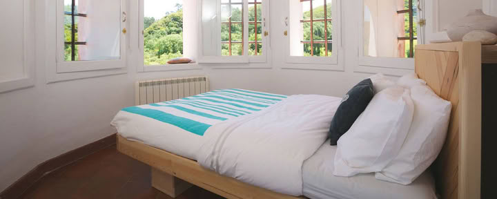 Chambre simple, salle de bain commune