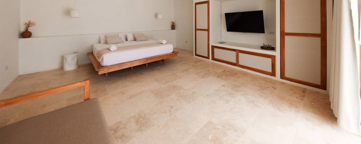Grande suite au bord de la piscine